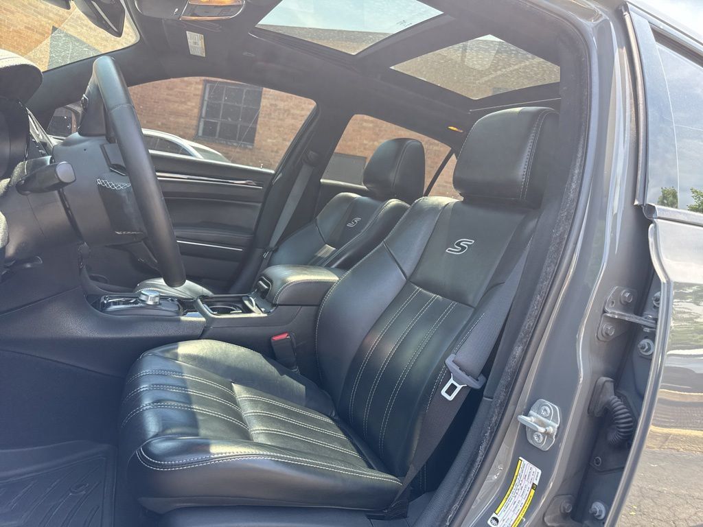 2018 Chrysler 300 300S AWD - 23034012 - 6