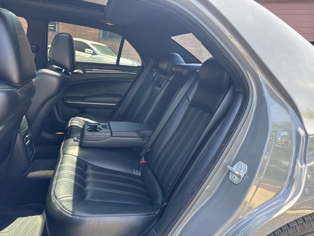 2018 Chrysler 300 300S AWD - 23034012 - 7