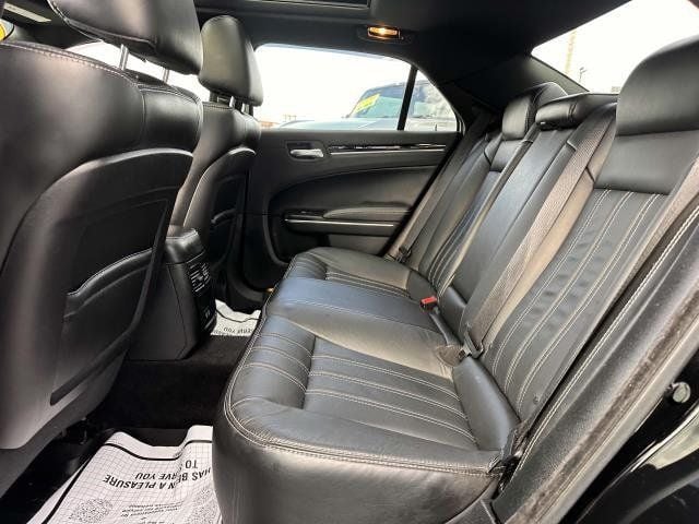 2018 Chrysler 300 300S AWD - 22388039 - 10