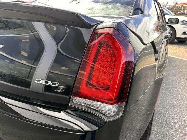 2018 Chrysler 300 300S AWD - 22388039 - 5