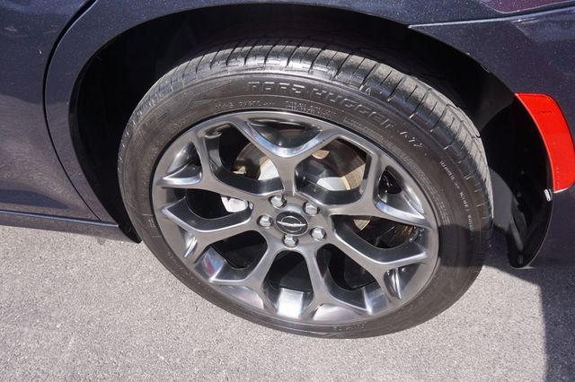 2018 Chrysler 300 300 S, PREMIUM WHEELS, PANORAMA MOON ROOF, LEATHER, BOSE SOUND - 23021788 - 11