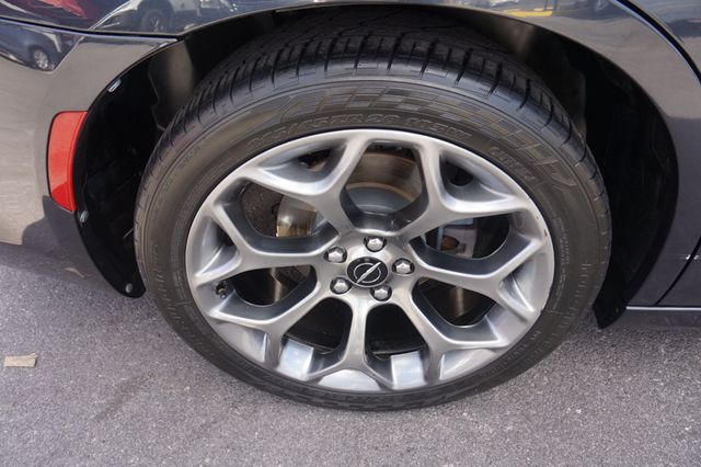 2018 Chrysler 300 300 S, PREMIUM WHEELS, PANORAMA MOON ROOF, LEATHER, BOSE SOUND - 23021788 - 12