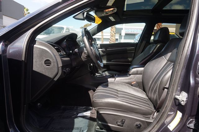 2018 Chrysler 300 300 S, PREMIUM WHEELS, PANORAMA MOON ROOF, LEATHER, BOSE SOUND - 23021788 - 14
