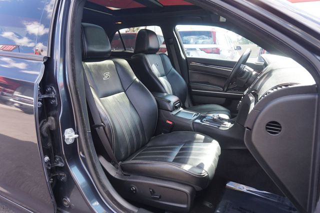2018 Chrysler 300 300 S, PREMIUM WHEELS, PANORAMA MOON ROOF, LEATHER, BOSE SOUND - 23021788 - 19