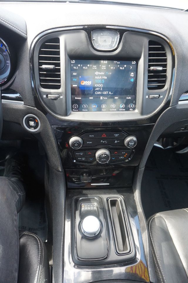 2018 Chrysler 300 300 S, PREMIUM WHEELS, PANORAMA MOON ROOF, LEATHER, BOSE SOUND - 23021788 - 26