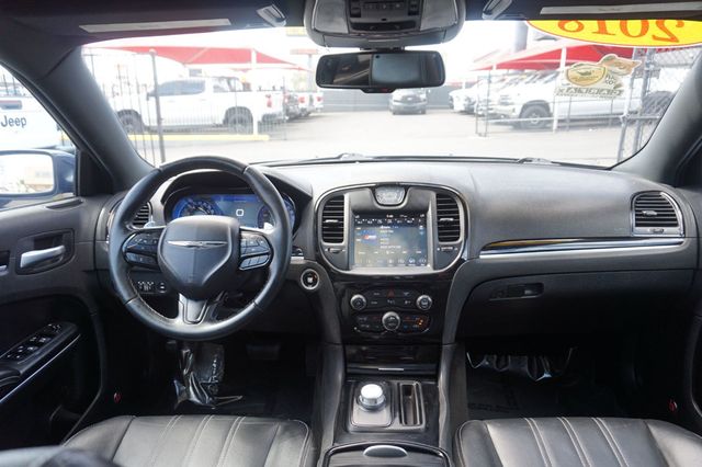 2018 Chrysler 300 300 S, PREMIUM WHEELS, PANORAMA MOON ROOF, LEATHER, BOSE SOUND - 23021788 - 41