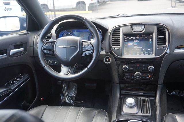 2018 Chrysler 300 300 S, PREMIUM WHEELS, PANORAMA MOON ROOF, LEATHER, BOSE SOUND - 23021788 - 42