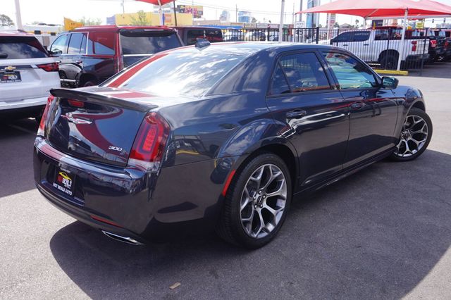 2018 Chrysler 300 300 S, PREMIUM WHEELS, PANORAMA MOON ROOF, LEATHER, BOSE SOUND - 23021788 - 5