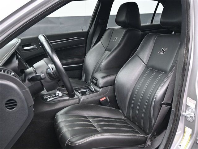 2018 Chrysler 300 300S RWD - 22936925 - 9