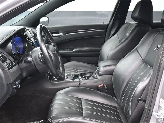 2018 Chrysler 300 300S RWD - 22936925 - 10