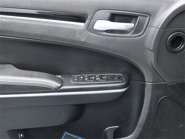 2018 Chrysler 300 300S RWD - 22936925 - 12