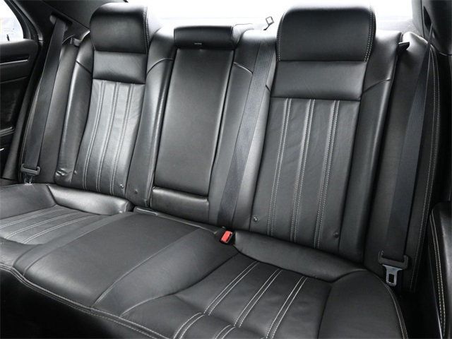 2018 Chrysler 300 300S RWD - 22936925 - 14