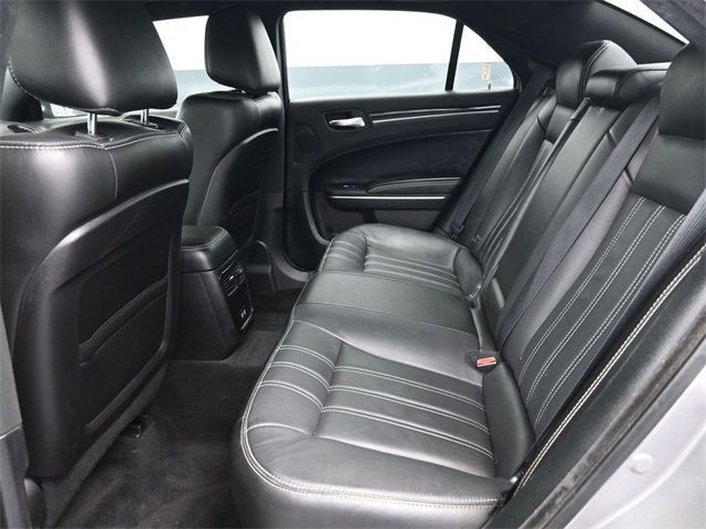 2018 Chrysler 300 300S RWD - 22936925 - 15