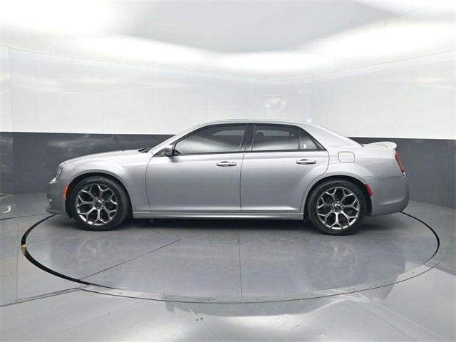 2018 Chrysler 300 photo 2
