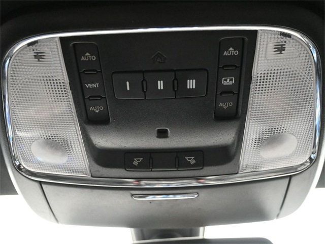 2018 Chrysler 300 300S RWD - 22936925 - 19