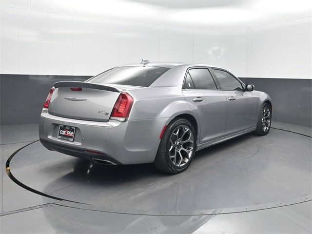 2018 Chrysler 300 300S RWD - 22936925 - 34