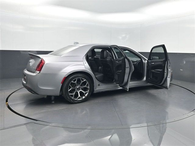 2018 Chrysler 300 300S RWD - 22936925 - 38