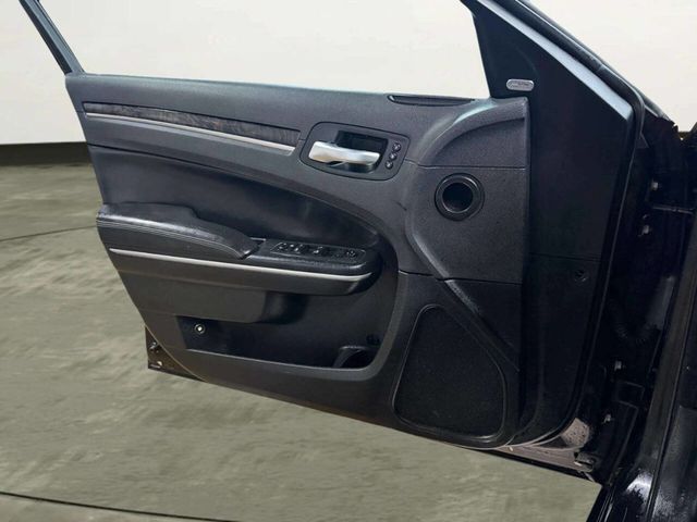 2018 Chrysler 300 Limited AWD - 22979987 - 10