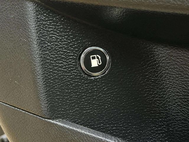 2018 Chrysler 300 Limited AWD - 22979987 - 13