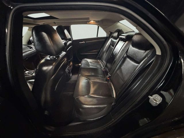 2018 Chrysler 300 Limited AWD - 22979987 - 21