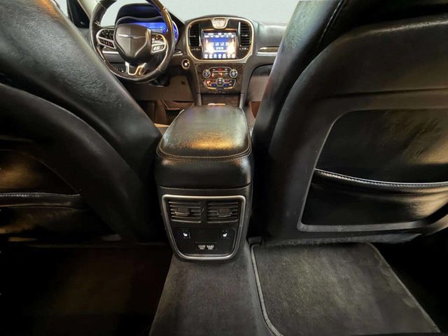 2018 Chrysler 300 Limited AWD - 22979987 - 27