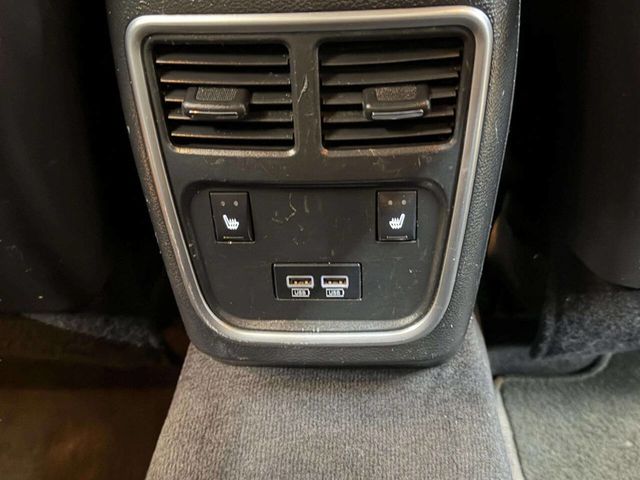 2018 Chrysler 300 Limited AWD - 22979987 - 28