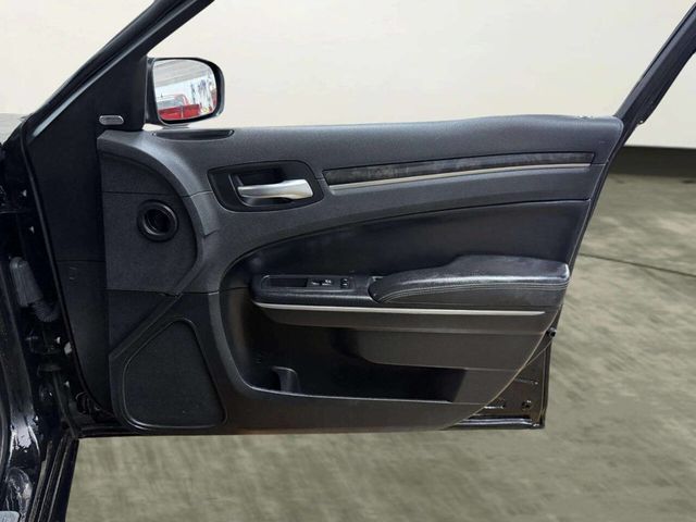 2018 Chrysler 300 Limited AWD - 22979987 - 29