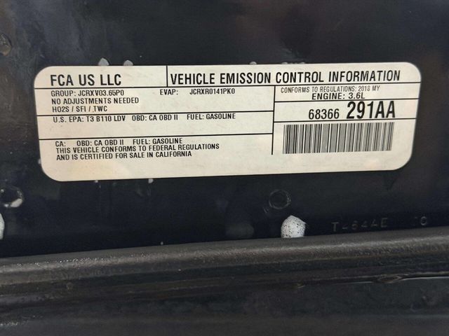 2018 Chrysler 300 Limited AWD - 22979987 - 35