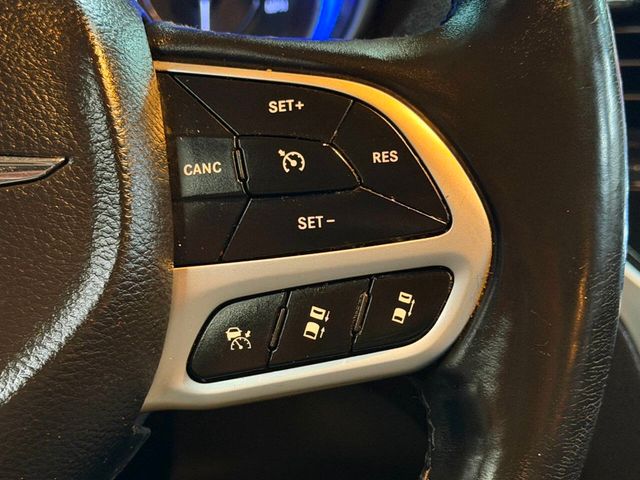 2018 Chrysler 300 Limited AWD - 22979987 - 37