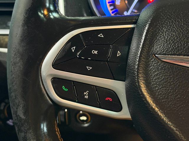 2018 Chrysler 300 Limited AWD - 22979987 - 38