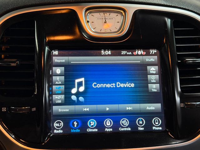 2018 Chrysler 300 Limited AWD - 22979987 - 44