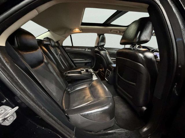 2018 Chrysler 300 Limited AWD - 23008023 - 25