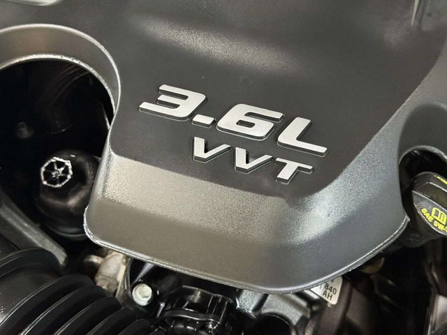 2018 Chrysler 300 Limited AWD - 23008023 - 34