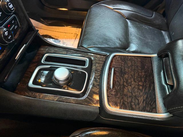 2018 Chrysler 300 Limited AWD - 23008023 - 54