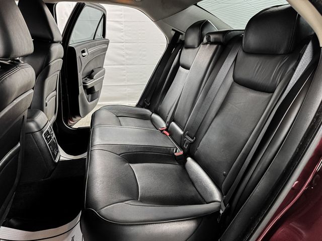 2018 Chrysler 300 Limited AWD - 23010396 - 9