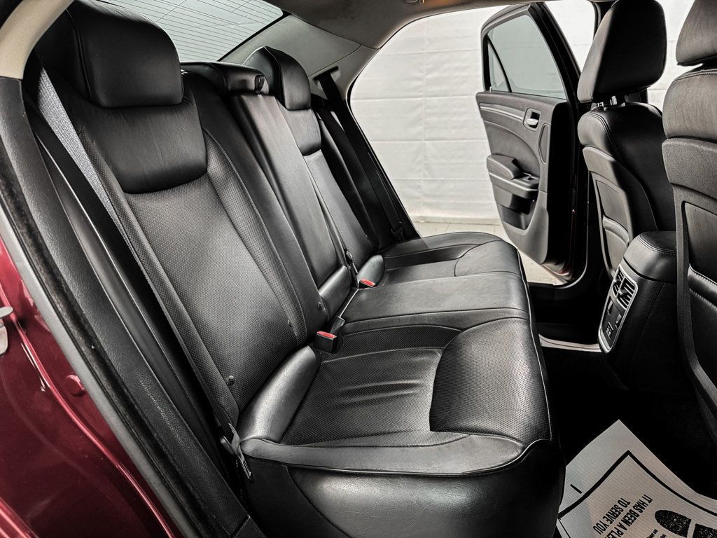 2018 Chrysler 300 Limited AWD - 23010396 - 10