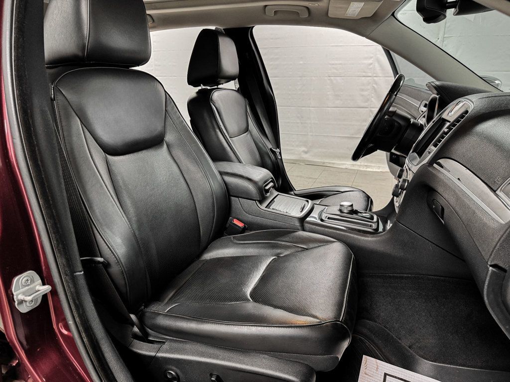 2018 Chrysler 300 Limited AWD - 23010396 - 11