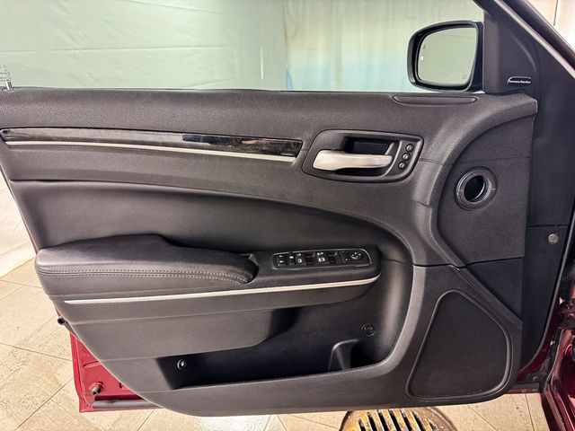 2018 Chrysler 300 Limited AWD - 23010396 - 14