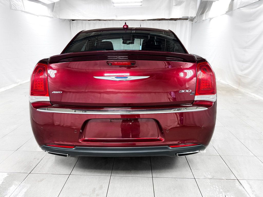 2018 Chrysler 300 Limited AWD - 23010396 - 4