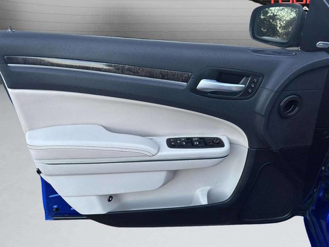 2018 Chrysler 300 Limited RWD - 22945884 - 10