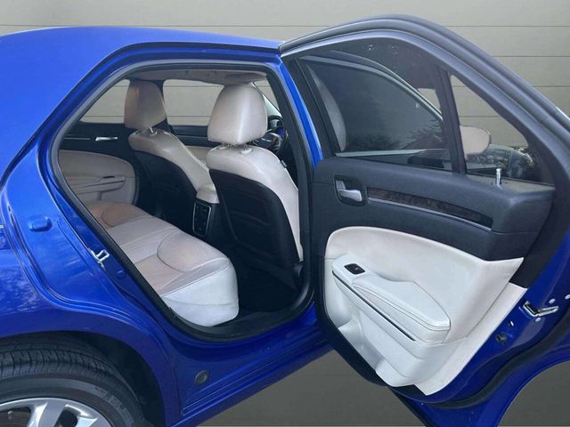 2018 Chrysler 300 Limited RWD - 22945884 - 16