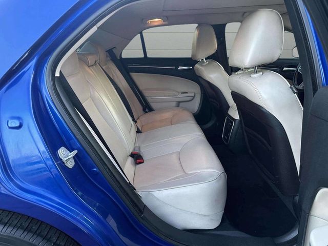 2018 Chrysler 300 Limited RWD - 22945884 - 17