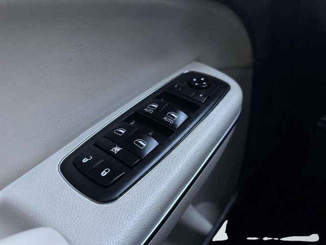 2018 Chrysler 300 Limited RWD - 22945884 - 26