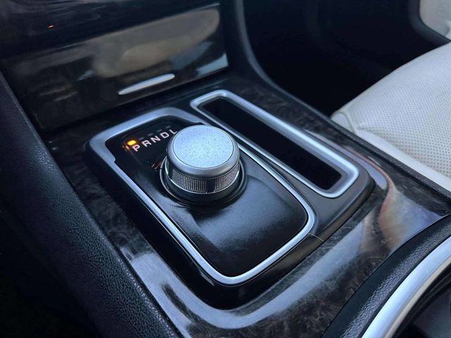 2018 Chrysler 300 Limited RWD - 22945884 - 29