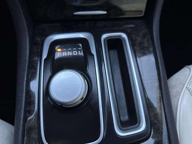 2018 Chrysler 300 Limited RWD - 22945884 - 30