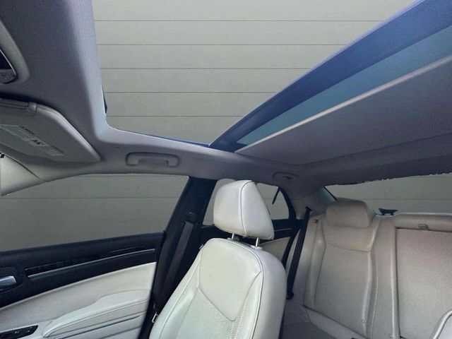 2018 Chrysler 300 Limited RWD - 22945884 - 31