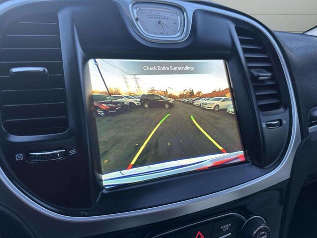 2018 Chrysler 300 Limited RWD - 22945884 - 34