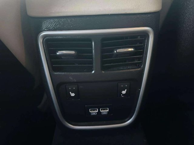 2018 Chrysler 300 Limited RWD - 22945884 - 36