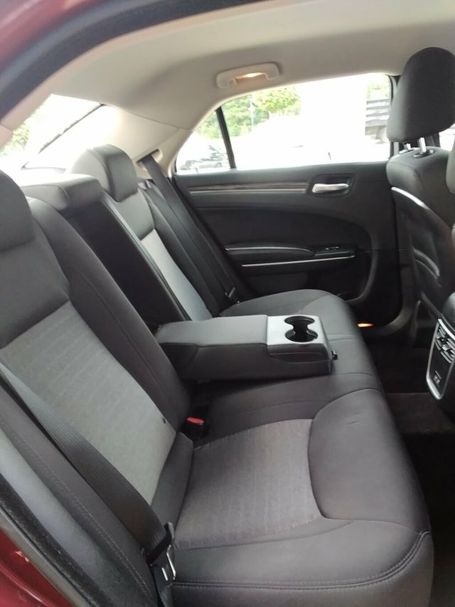 2018 Chrysler 300 LOW LOW MILES - 23072653 - 9