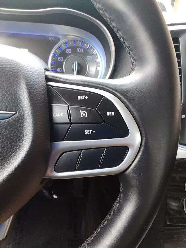 2018 Chrysler 300 LOW LOW MILES - 23072653 - 14